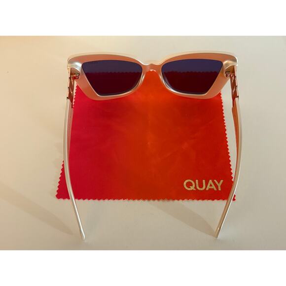 Quay Australia Cat Eye Chain Link Sunglasses – Pearl White/Rose Gold - Picture 5 of 7